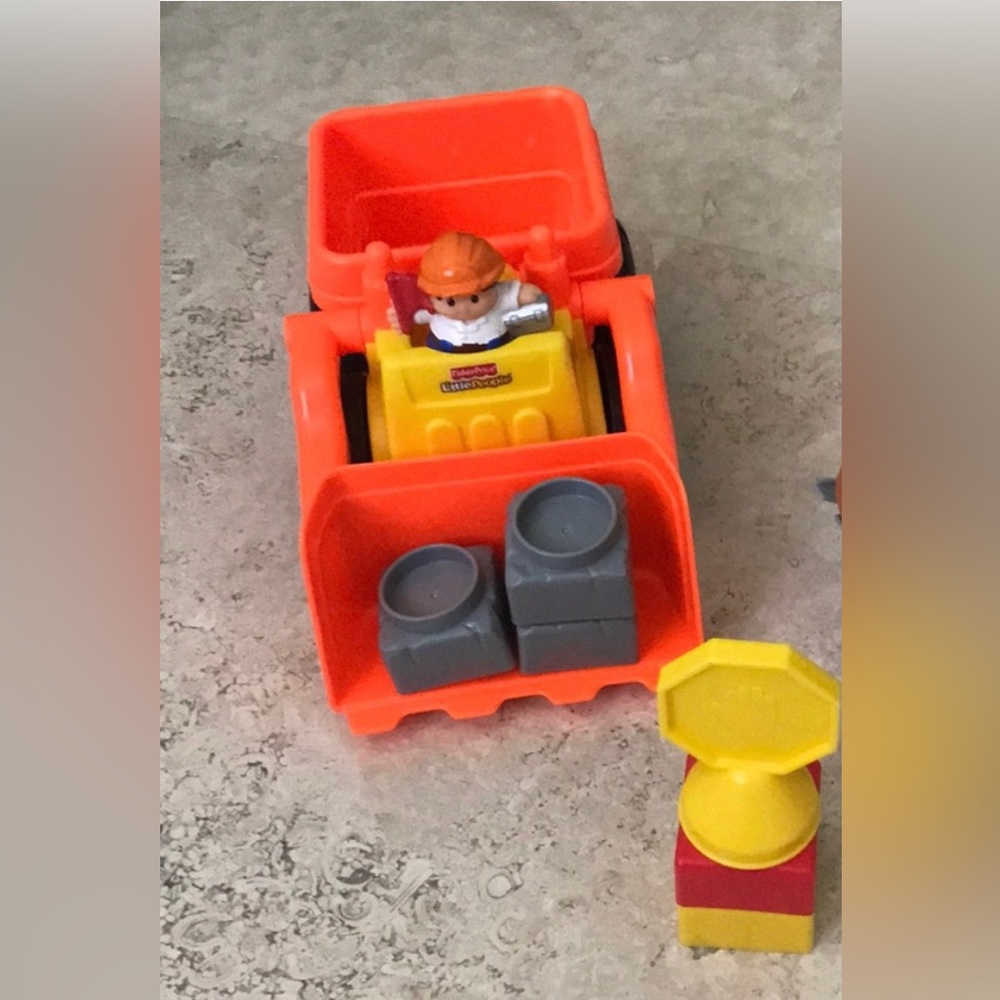 Fisher-Price little people large digger truck and 6 pieces